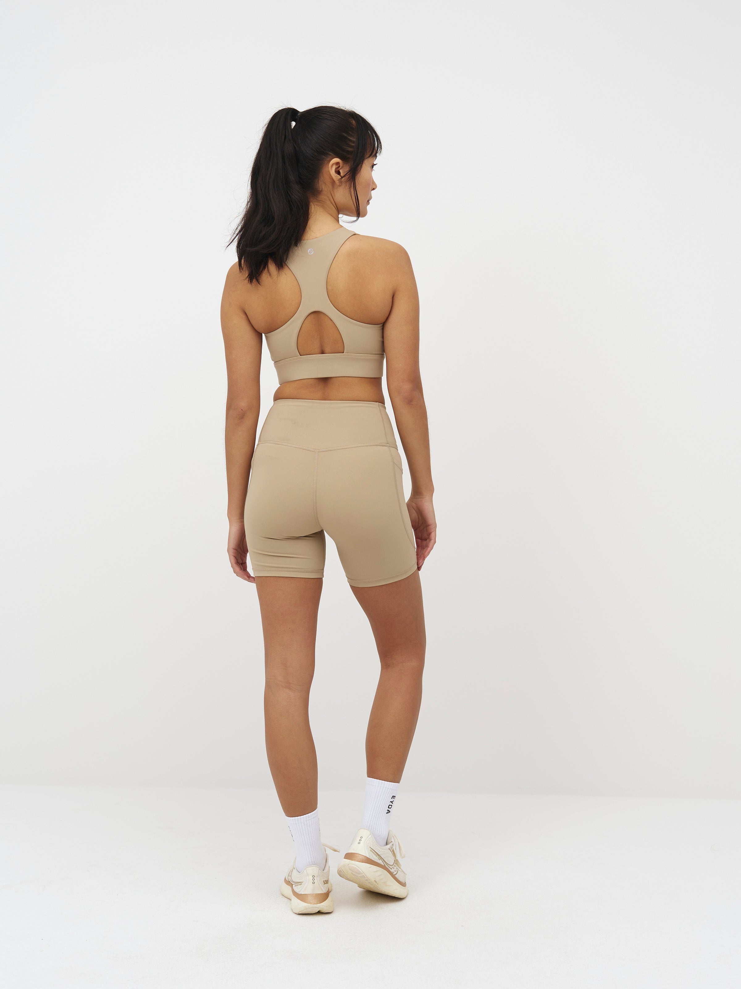 Ellie Ultralight Pocket Shorts 6"