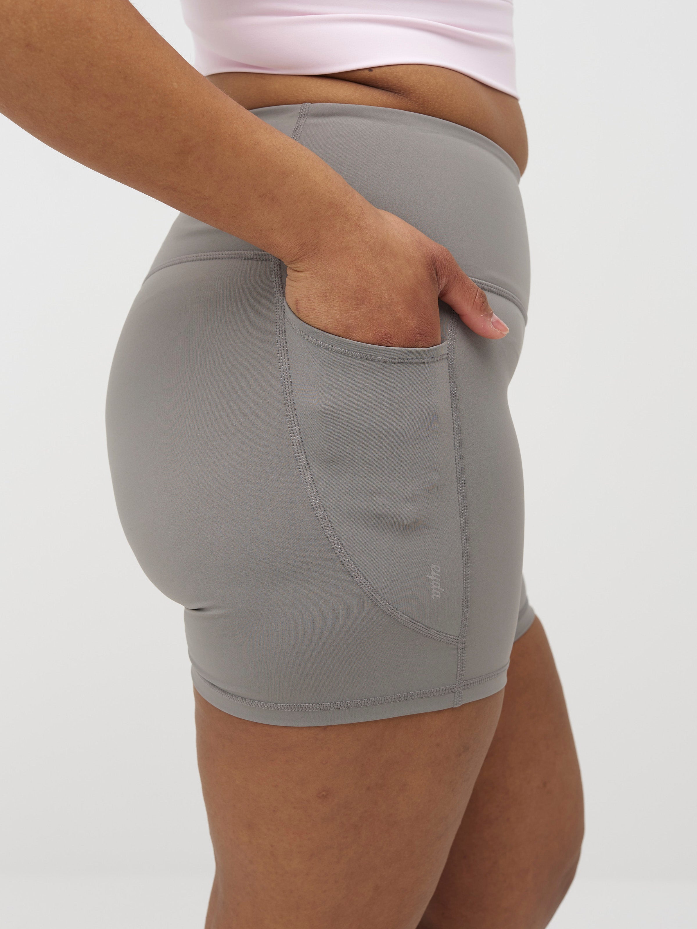 Ellie Ultralight Pocket Shorts 6"