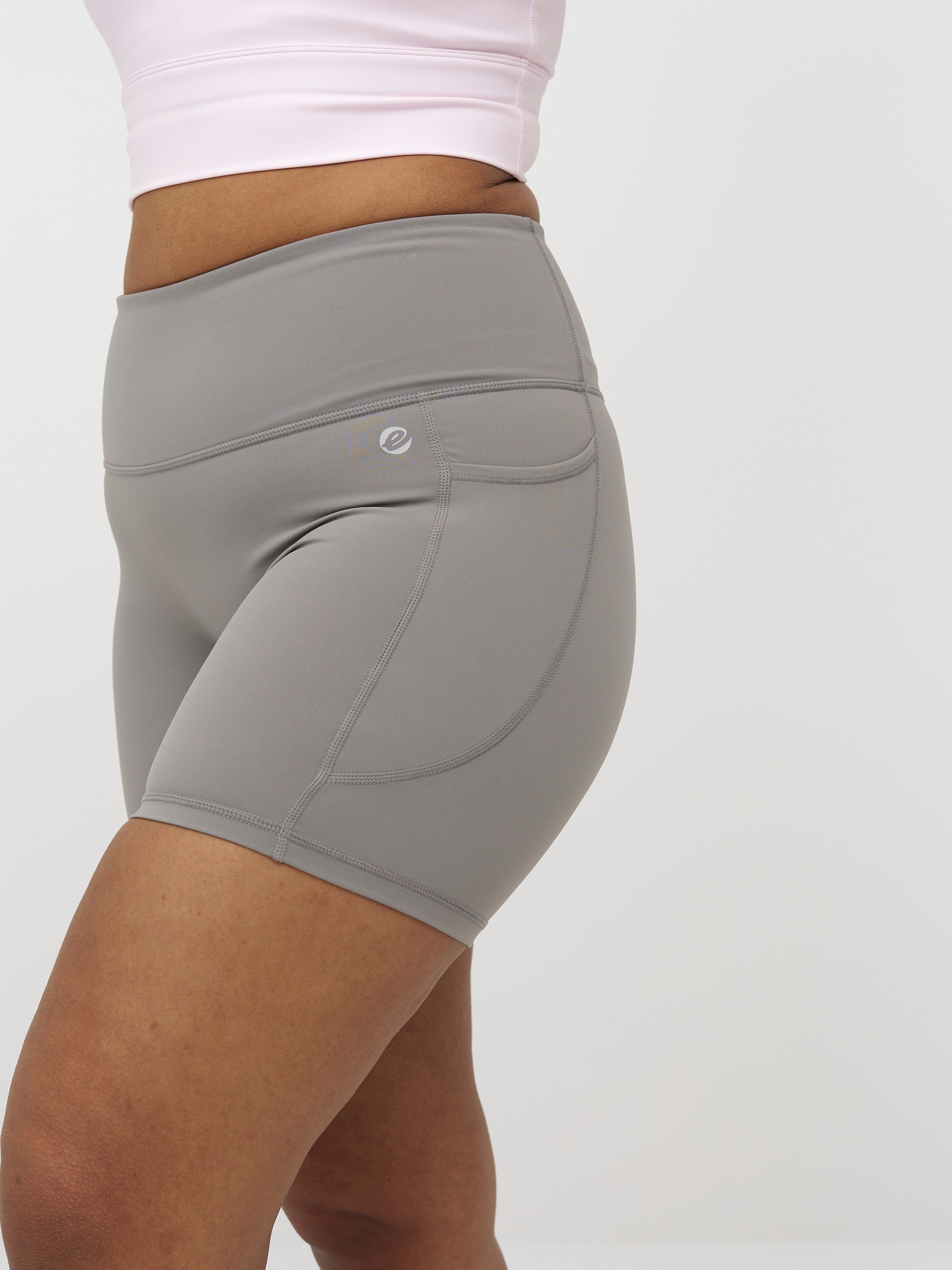 Ellie Ultralight Pocket Shorts 6"
