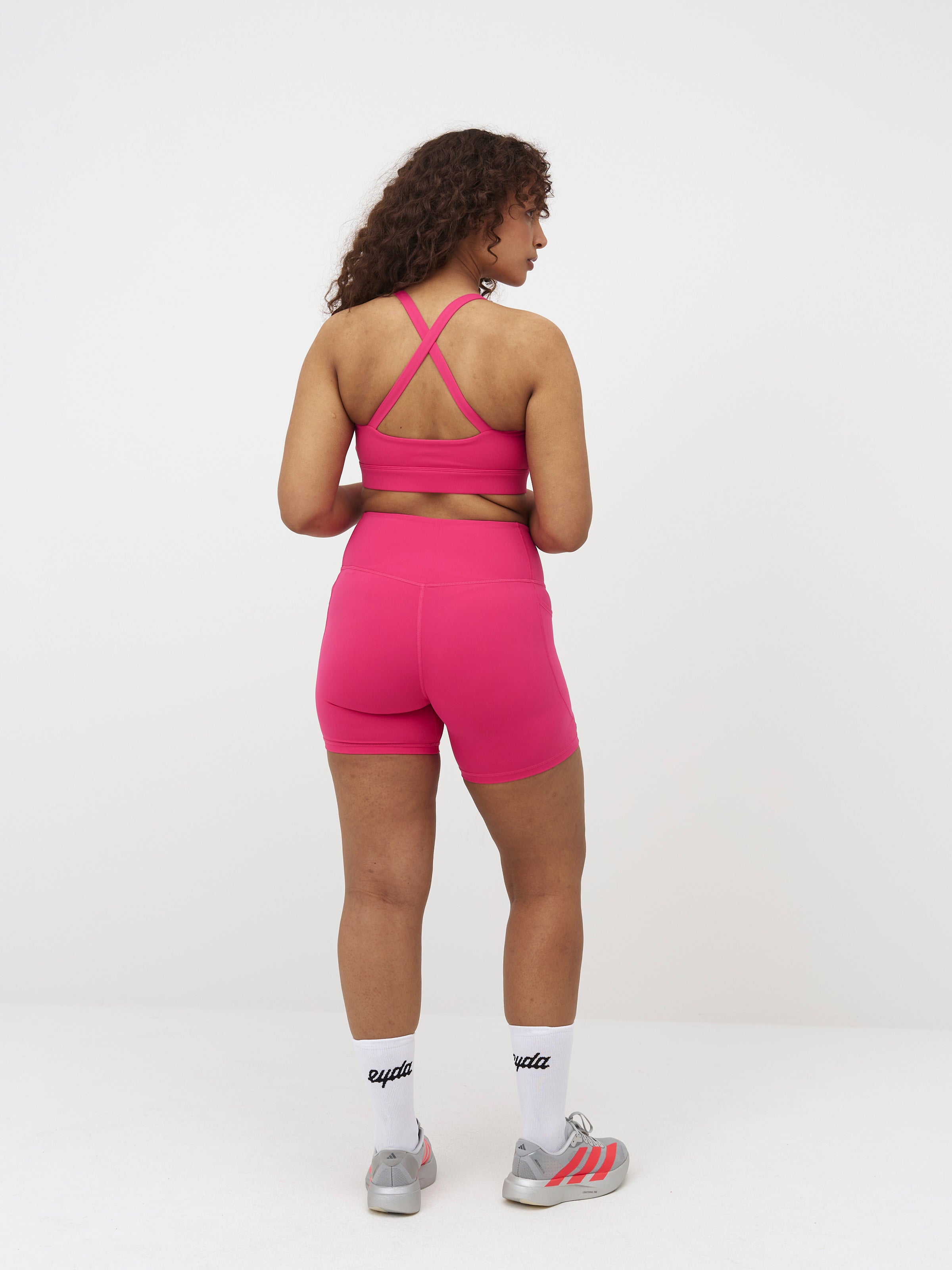 Ellie Ultralight Pocket Shorts 6"