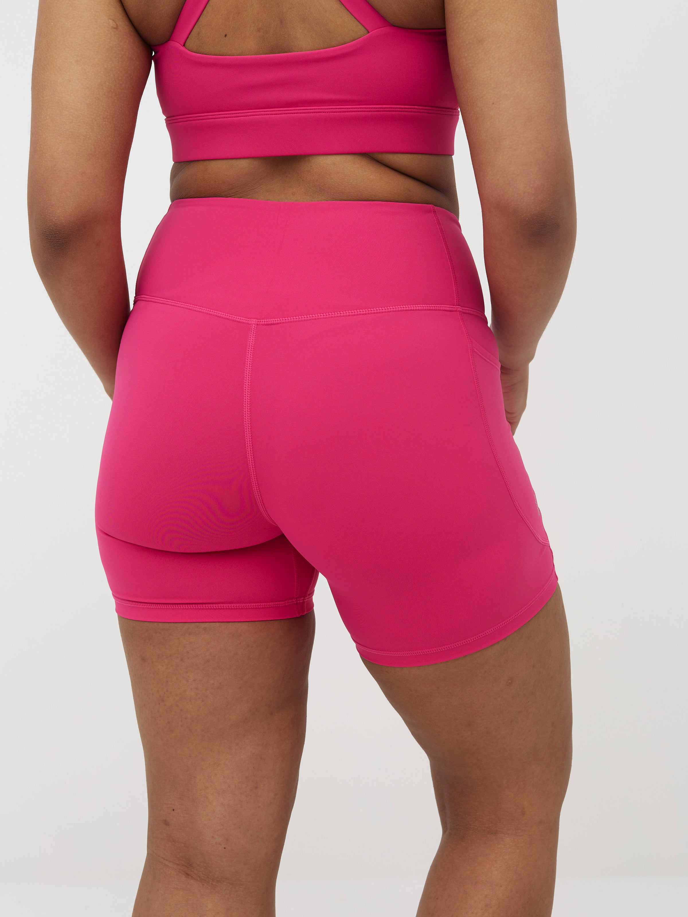 Ellie Ultralight Pocket Shorts 6"