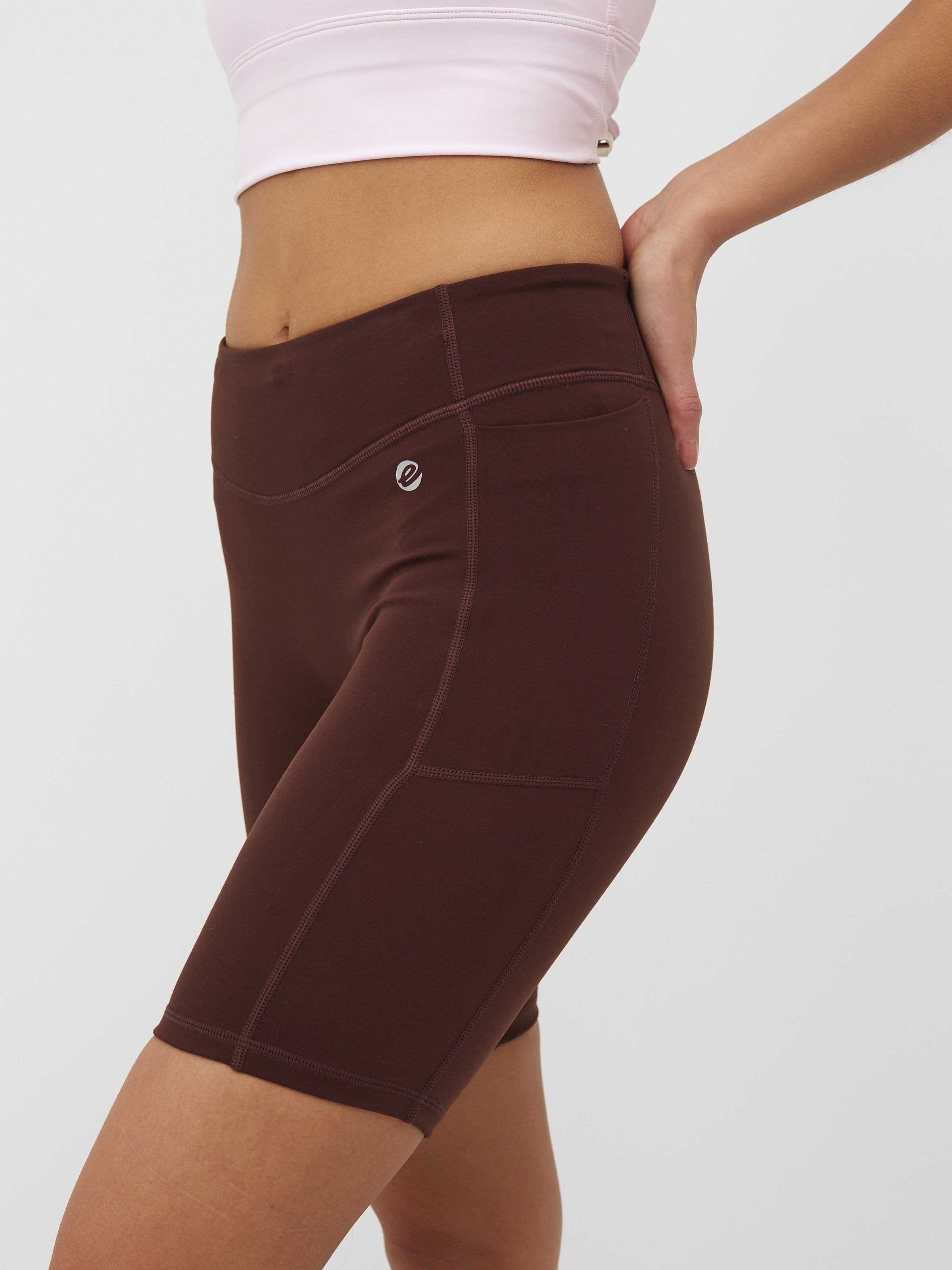 Jadie Complete Pocket Shorts 8"