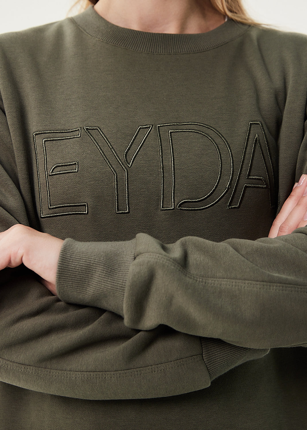 lang sweatshirt med EYDA logo foran